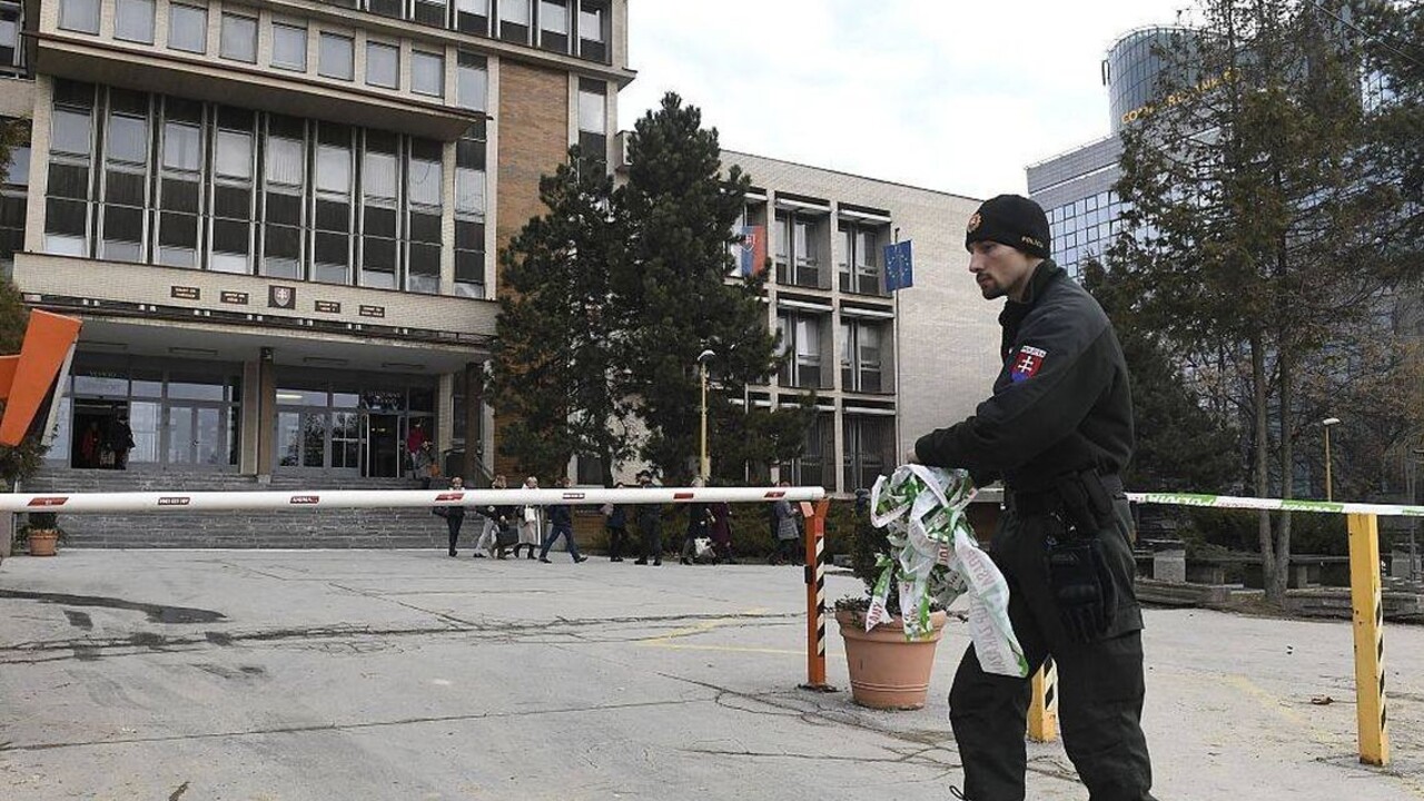 NAKA na východe zasiahla proti nahlasovateľom bômb na súdoch