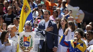 Guaidó prisľúbil humanitárnu pomoc napriek odporu Madura