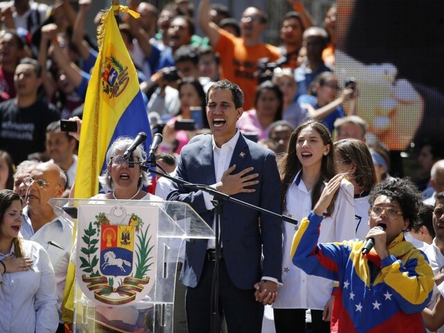 Guaidó prisľúbil humanitárnu pomoc napriek odporu Madura