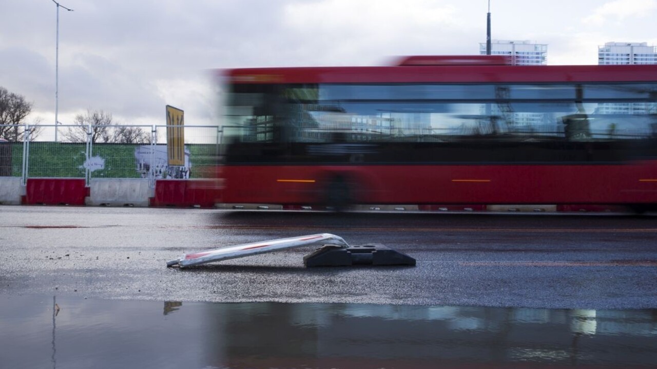Vznikla horúca linka pre obmedzeniami paralyzovanú Bratislavu