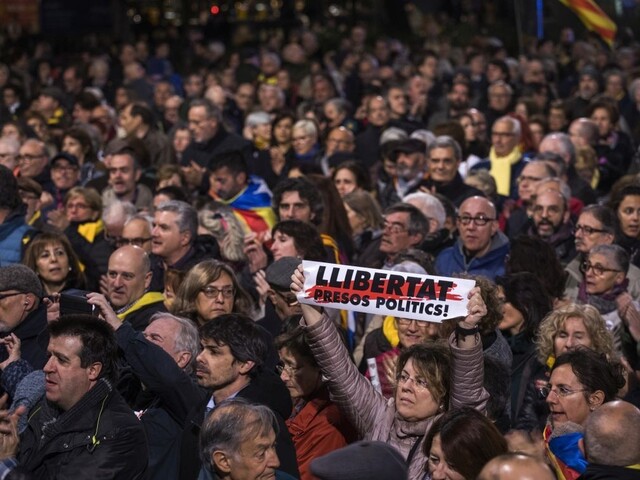 Súd s katalánskymi politikmi pokračuje, hrozí im až 25 rokov