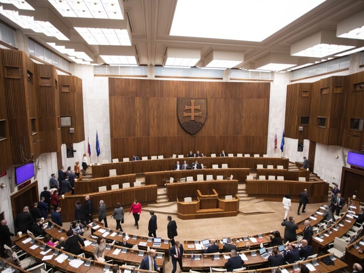 Chladnokrvne ochromili ÚS. Pre SaS je najväčším sklamaním Most