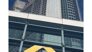 Commerzbank skončila so ziskom, prekvapila analytikov