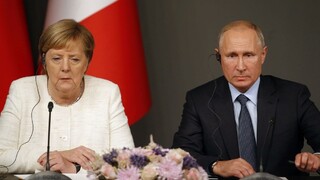 Odchod vojakov USA zo Sýrie posilní Rusko, varuje Merkelová