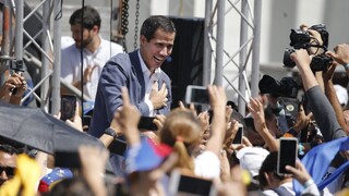 K pomoci od USA sa vydajú dobrovoľníci. Guaidó vyzval na protesty