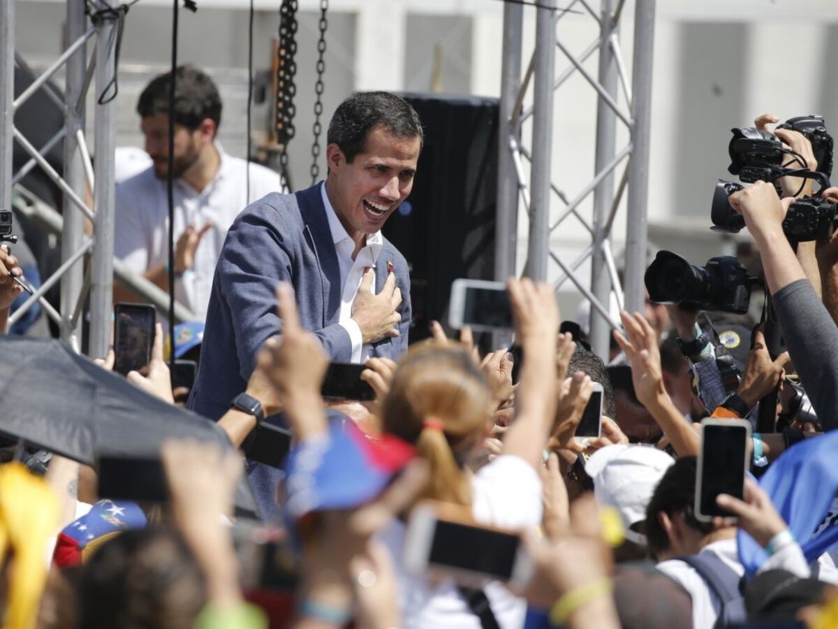 K pomoci od USA sa vydajú dobrovoľníci. Guaidó vyzval na protesty