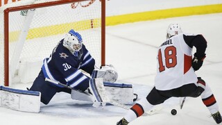 NHL: Jaroš prispel k triumfu Senators, Chára inkasoval trest
