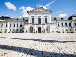 Predvolebný prieskum ukázal troch favoritov, rozdiely sú tesné