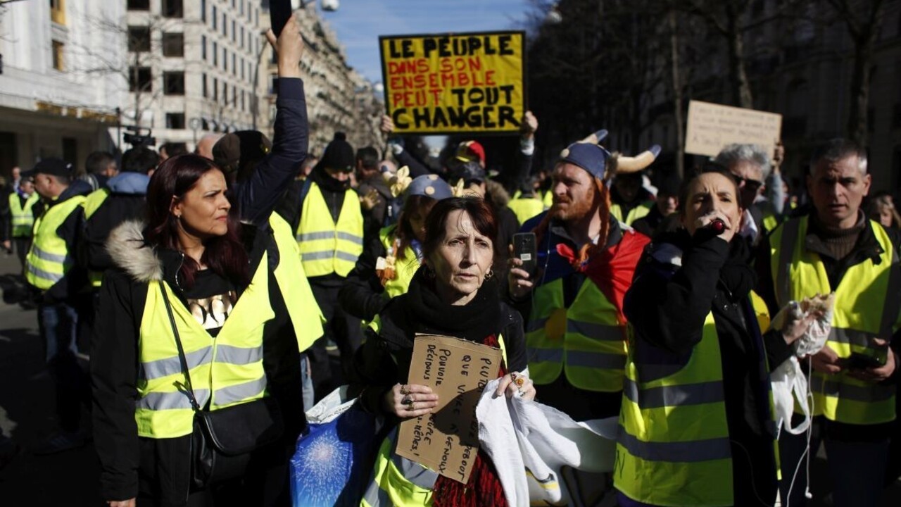 Protesty žltých viest škodia ekonomike a musia skončiť, tvrdí Le Maire