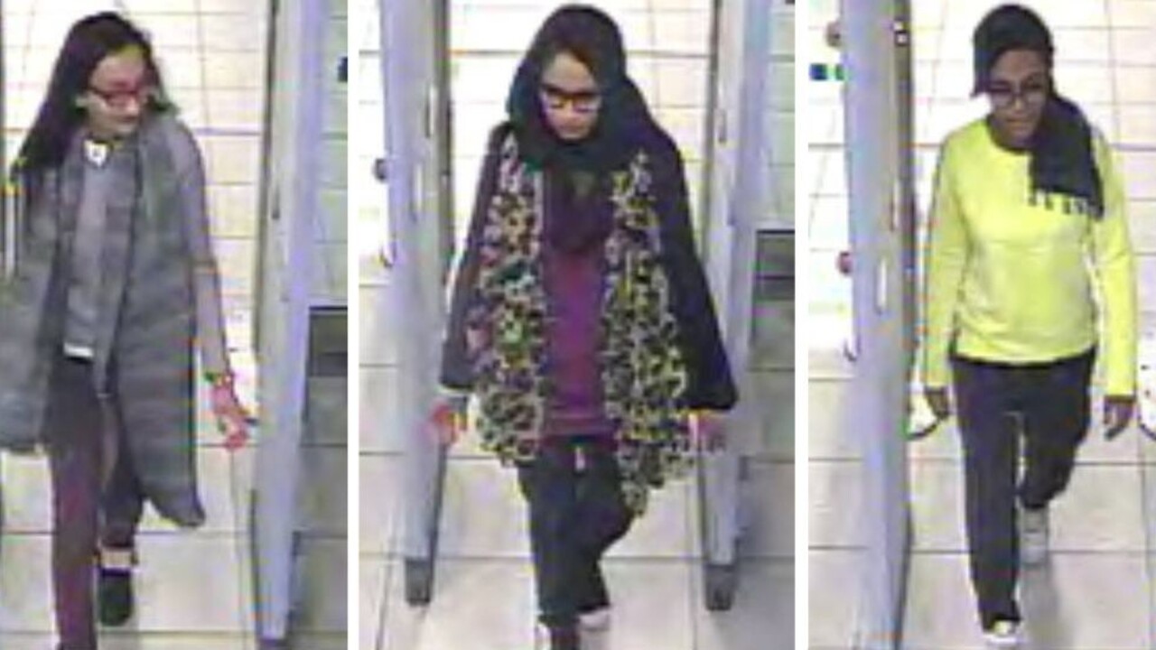 Britská tínedžerka, ktorá ušla k islamistom, porodila. Chce sa vrátiť