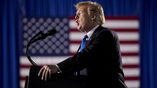 Americké štáty sa postavili Trumpovi, vinia ho z ústavnej krízy