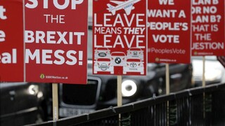 Zlý vtip dejín. Briti by mohli hlasovať v eurovoľbách