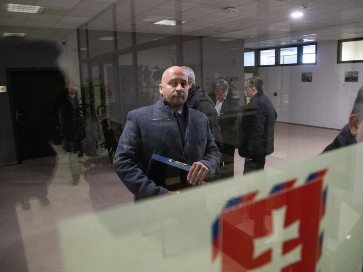 Kandidát na post prezidenta sa vzdal v prospech Mistríka