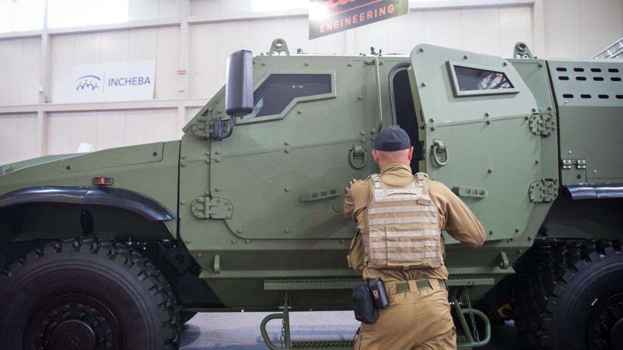 Obrnené vozidlá 4x4 vyberú verejnou súťažou, rozhodla vláda