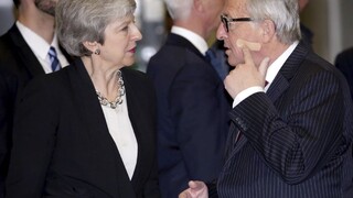 Zmena sa zatiaľ nekoná, Mayová a Juncker sa opäť stretnú
