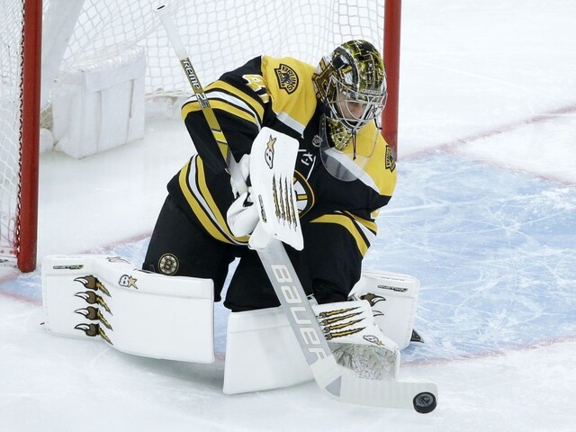 NHL: Halák priviedol Bruins k víťazstve na ľade Vegas