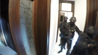 NAKA udrela na južnom Slovensku, zadržali starostu aj jeho syna