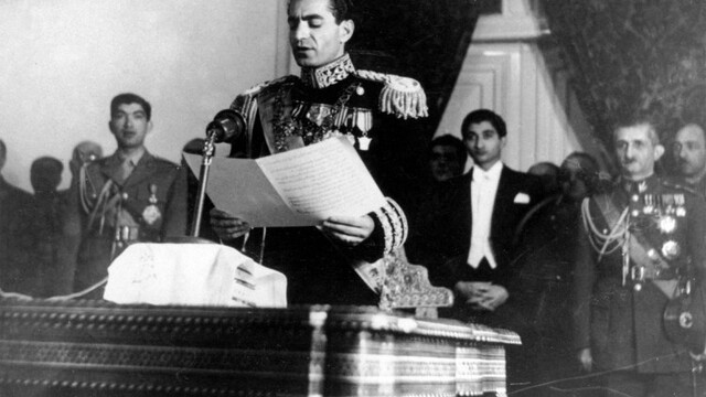 sach-reza-pahlavi_7f000001-d2ff-263d.jpg