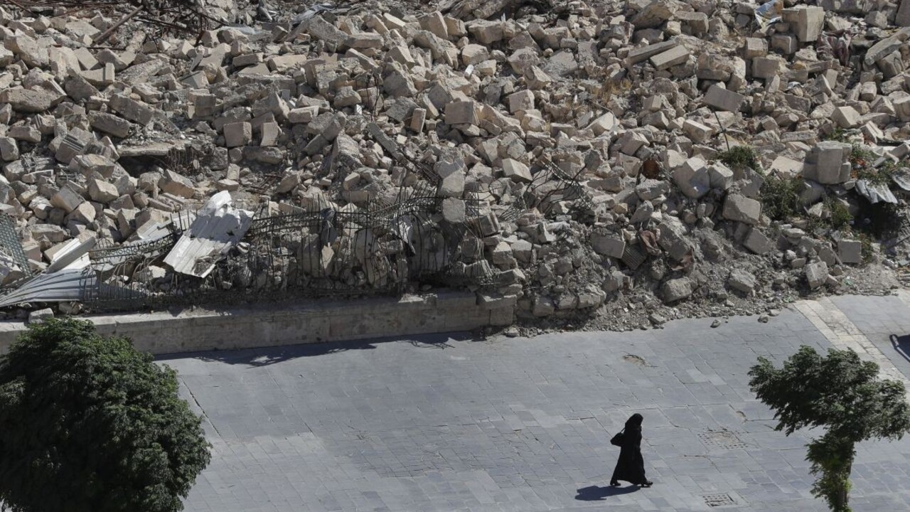 Rodina tínedžerky z IS prosí o pomoc, jej syna chcú dostať domov