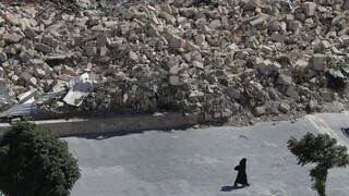 Rodina tínedžerky z IS prosí o pomoc, jej syna chcú dostať domov