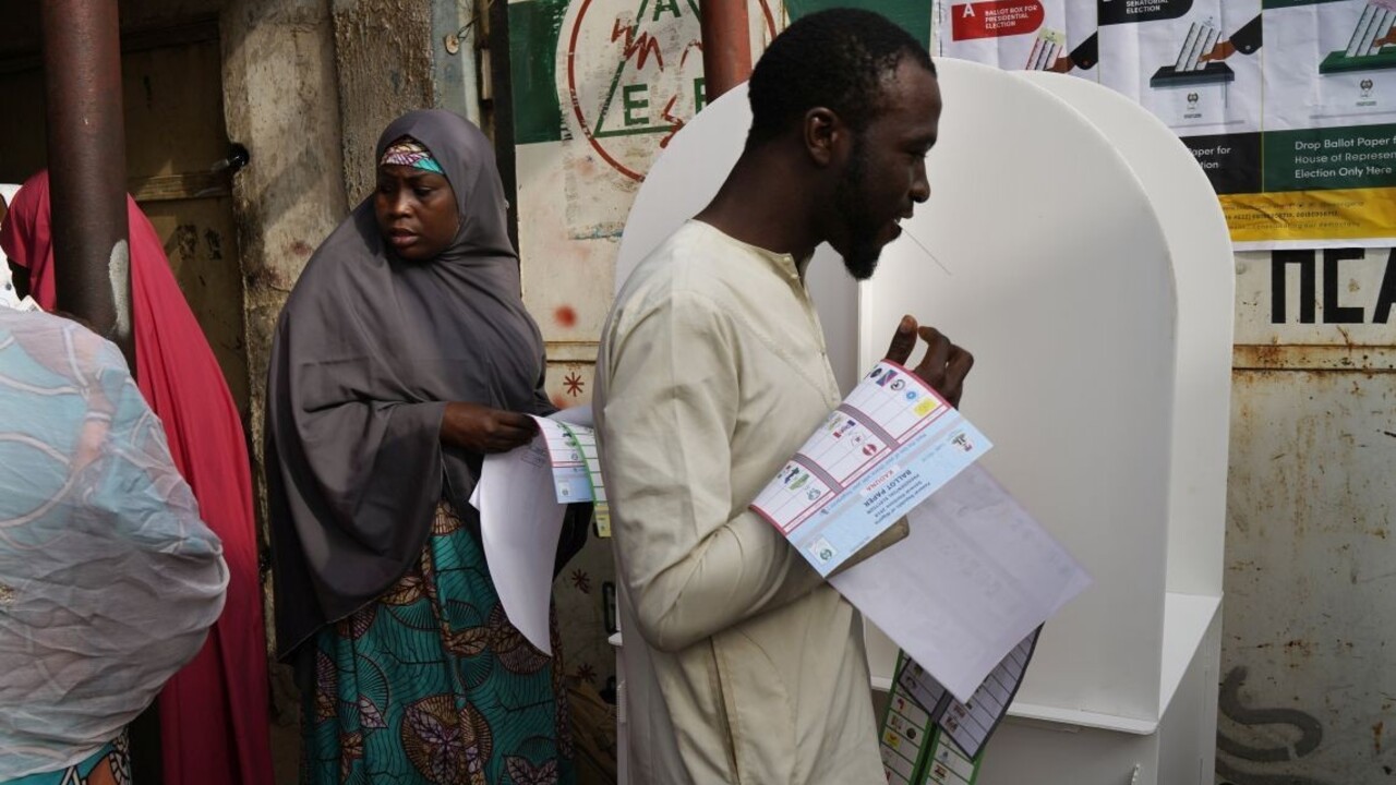 Po týždňovom odklade sa v Nigérii otvorili volebné miestnosti