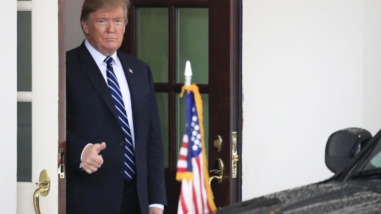 Donald Trump thumbs up 1140 px (SITA/AP)