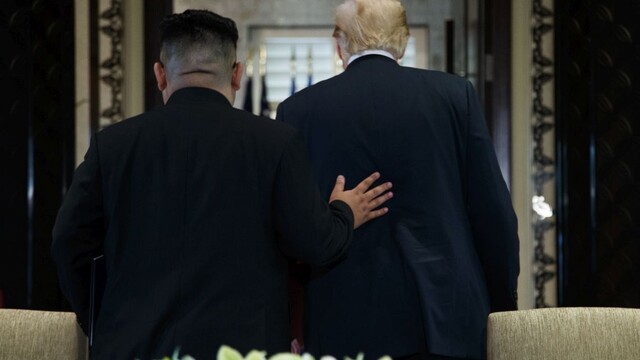 Trump Kim ilu 1140 px (SITA/AP)