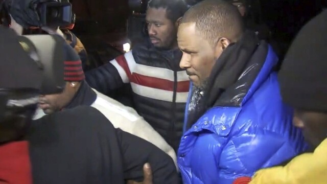 Americký spevák čelí obžalobe, stanovili mu miliónovú kauciu