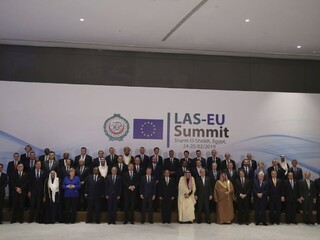 Začal sa historicky prvý summit EÚ a Ligy arabských štátov