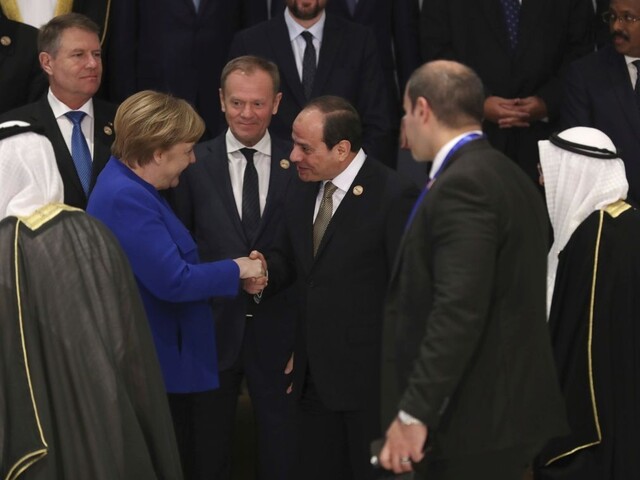 Na stretnutí EÚ a Ligy arabských štátov vystúpi aj Pellegrini