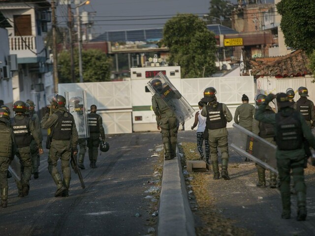 Musíme zabrániť vojenskému zásahu vo Venezuele, vyzýva EÚ