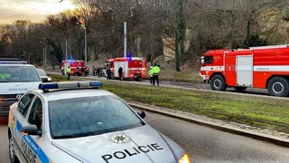 Hromadná zrážka hasičských áut ochromila dopravu v Prahe