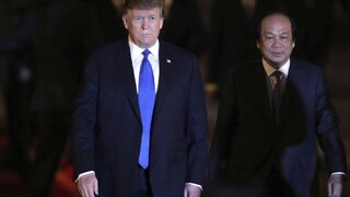 Trump už priletel do Hanoja, čaká ho stretnutie s Kimom