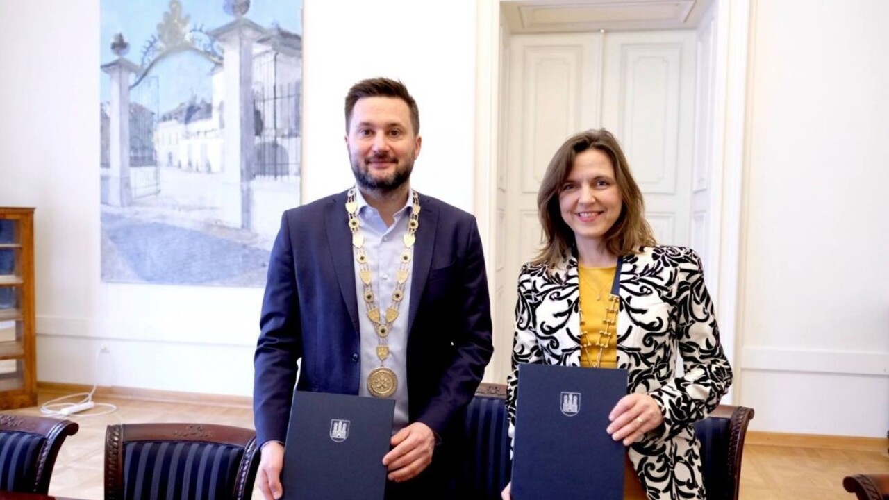 Zlepšujú spoluprácu. Primátor a starostka podpísali memorandum