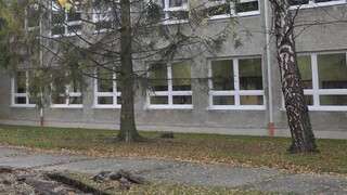 Na ZŠ sa strieľalo, hospitalizovali chlapca so zranením hlavy