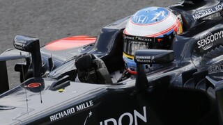 McLaren opäť najrýchleší, Ferrari končí po havárii Vetella tretie