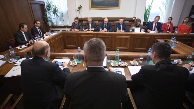 Výbor prijal prvý návrh kandidáta na ÚS, voľba sa zopakuje