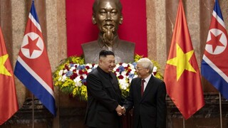 Kim v mauzóleu vzdal poctu vodcovi revolúcie a opustil Vietnam