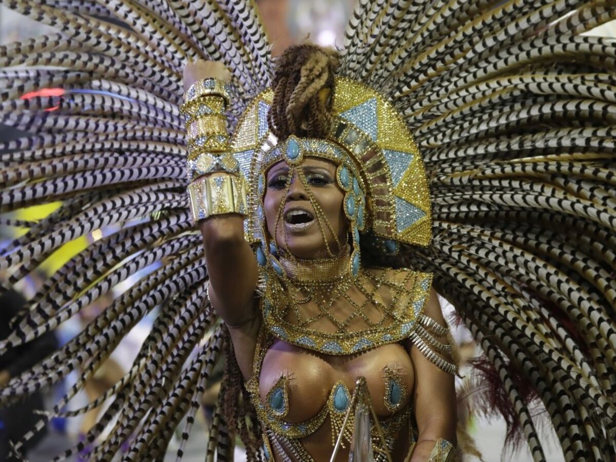 Fotogaléria: Slávny a šialený karneval v Riu otvoril kráľ Momo