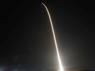 Odštartovala nová loď od SpaceX. Na palube je iba panák Ripley