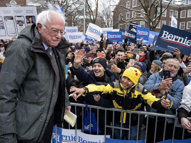 Sanders chce poraziť Trumpa, odštartoval emotívnu kampaň