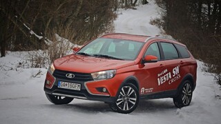 Lada Vesta SW Cross v domácom teste a Škoda Kamiq