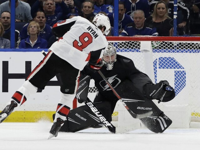 NHL: Černák prvou hviezdou zápasu, Pánik asistoval pri výhre