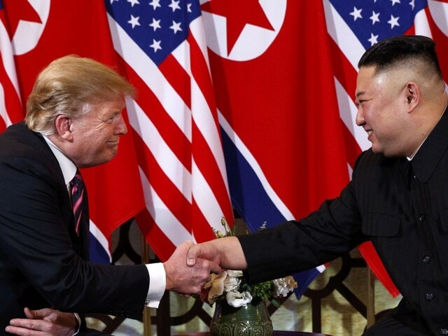 Trump s Kimom neuspel, viní demokratov i bývalého právnika