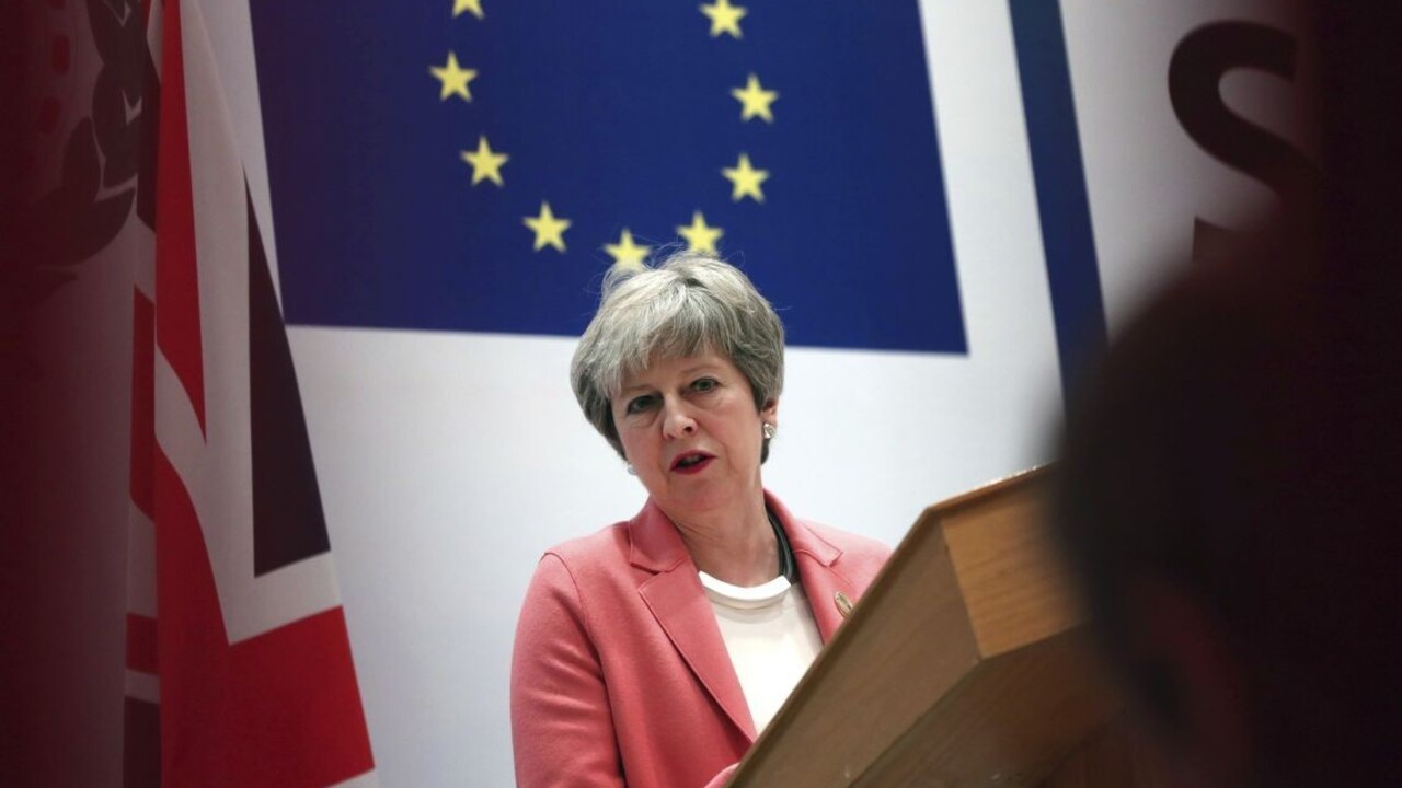 Úplatok pre brexit? Mayová rozdá peniaze do chudobných oblastí