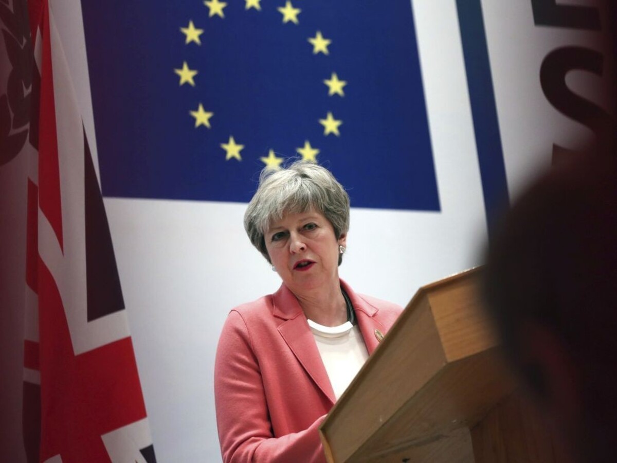 Úplatok pre brexit? Mayová rozdá peniaze do chudobných oblastí