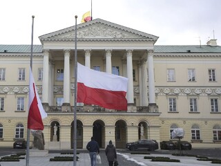 Poľsko Gdansk radnica primátor budova vlajka 1140 px (TASR/AP)