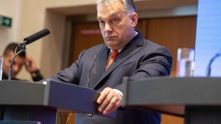 Orbán si zvolal koaličných poslancov. Prisľúbil im, že vláda ochráni Maďarsko aj v čase krízy