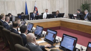 Rokovanie vlády o diaľnici aj o zvyšovaní dôchodkov