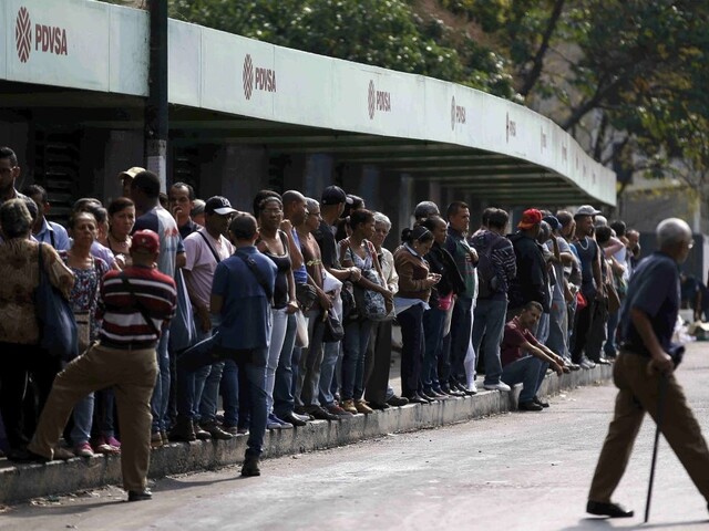 Venezuela sa ponorila do tmy. Maduro zvolal protest proti imperializmu